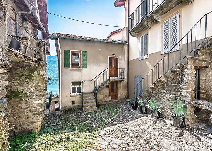 The Window On The Lake, Free Parking Apartament Nesso